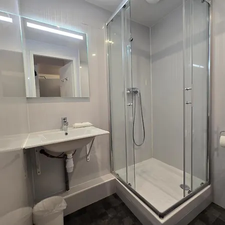 Premiere Classe Evry Sud - Mennecy Hotel *